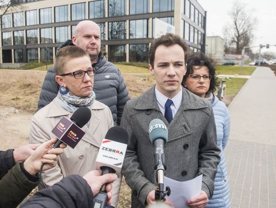 Konferencja partii Wiosna przy siedzibie PGZ (zdjęcia)