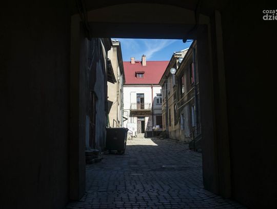 Kamienica Rynek 12/Wałowa 22 przed rewitalizacją (zdjęcia)
