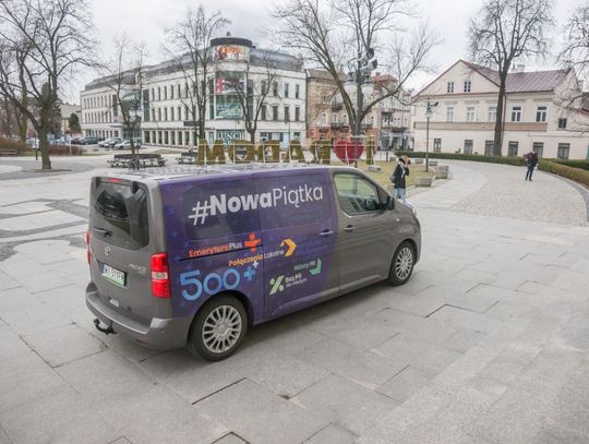 Przedstawiciele PiS wyruszyli w Polskę z promocją "Nowej Piątki" Przedstawiciele PiS wyruszyli w Polskę z promocją "Nowej Piątki"