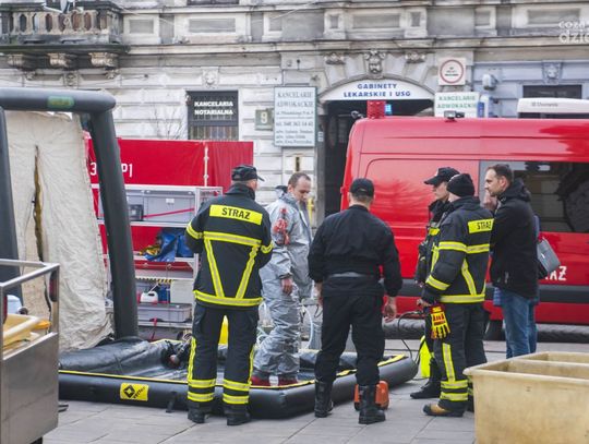 Trwa akcja pod sądem okręgowym (zdjęcia)