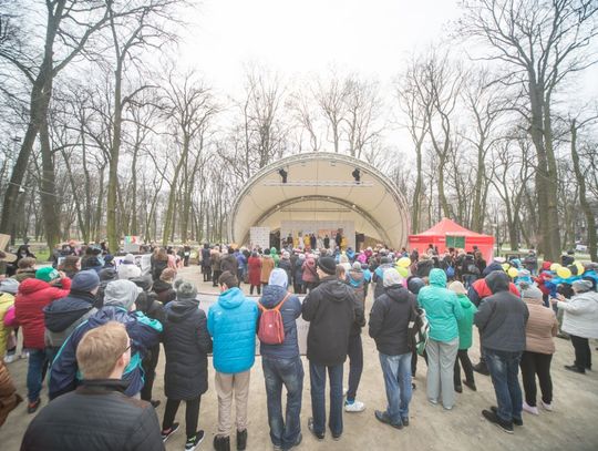 Występy artystyczne oraz przemarsz ulicą Żeromskiego z okazji Światowego Dnia Zespołu Downa
