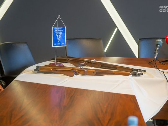 Fabryka Broni przekazała dwa karabinki pneumatyczne FB Eagle dla Szkół ZDZ im. 72 Pułku Piechoty w Radomiu Fabryka Broni przekazała dwa karabinki pneumatyczne FB Eagle dla Szkół ZDZ im. 72 Pułku Piechoty w Radomiu