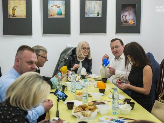 Malowanie pisanek dla Samanty (zdjęcia)