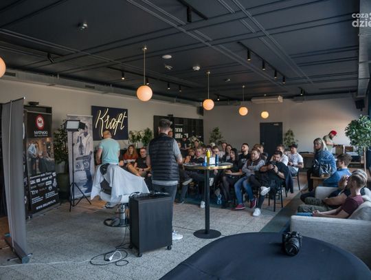 Ryan Cullen stylista gwiazd z Liverpool FC poprowadził szkolenie w zakresie stylizacji włosów i brody.