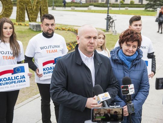 Paweł Wojtunik rozpoczął kampanię wyborczą (zdjęcia) Paweł Wojtunik rozpoczął kampanię wyborczą (zdjęcia)