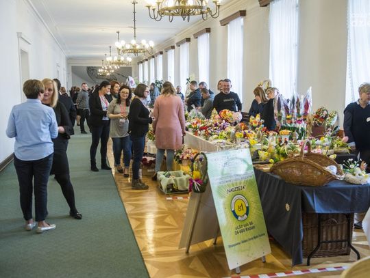 Kiermasz ozdób świątecznych w UM (zdjęcia)