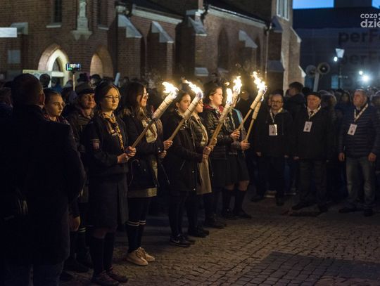 Droga Krzyżowa ulicami Radomia (zdjęcia) Droga Krzyżowa ulicami Radomia (zdjęcia)