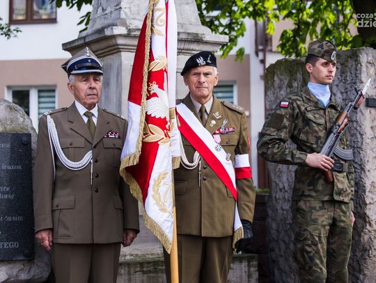 Złożenie kwiatów przez Premiera Mateusza Morawieckiego przed Pomnikiem Radomskiego Czerwca (zdjęcia)