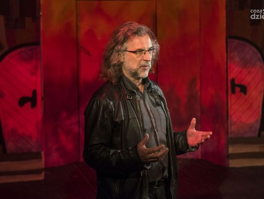 „Krawiec Pan Niteczka” w reż. Waldemara Wolańskiego w teatrze (zdjęcia) „Krawiec Pan Niteczka” w reż. Waldemara Wolańskiego w teatrze (zdjęcia)