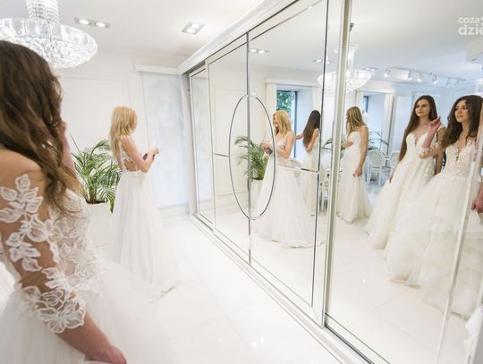 Kandydatki Miss Polonia Ziemia Radomska w salonie sukien ślubnych Sposabella (zdjęcia)