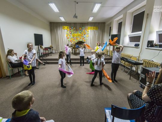 Koncert "Dla Ciebie Mamo" w Niepublicznej Szkole Muzycznej I Stopnia (zdjęcia)
