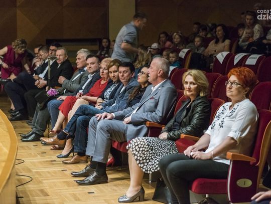 Przedstawieniu z cyklu "Dorośli - Dzieciom" pt. "Kopciuszek" (zdjęcia)