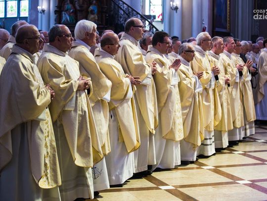 50 rocznica święceń kapłańskich Biskupów Henryka Tomasika i Adama Odzimka (zdjęcia) 50 rocznica święceń kapłańskich Biskupów Henryka Tomasika i Adama Odzimka (zdjęcia)