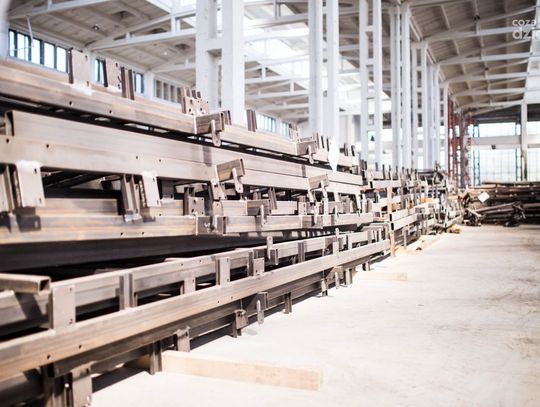 Elementy trybun i systemu ogrzewania murawy Radomskiego Centrum Sportu (zdjęcia)