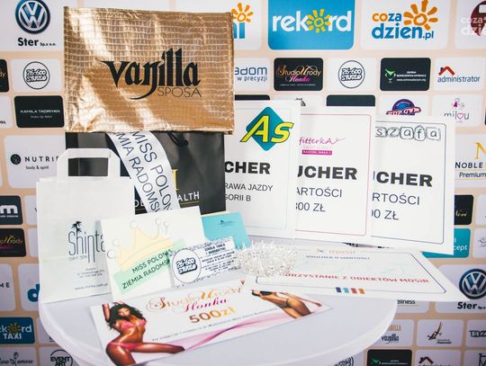 Finał Miss Polonia Ziemia Radomska - ścianka i bankiet (zdjęcia) Finał Miss Polonia Ziemia Radomska - ścianka i bankiet (zdjęcia)