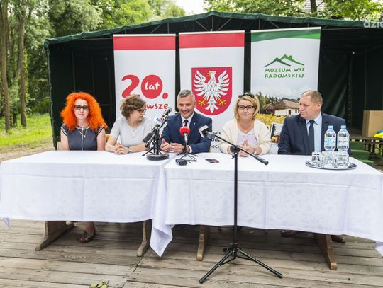 Polacy z Donbasu zwiedzili Muzeum Wsi Radomskiej (zdjęcia) Polacy z Donbasu zwiedzili Muzeum Wsi Radomskiej (zdjęcia)