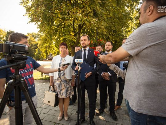 Prezentacja listy kandydatów Konfederacji w wyborach do Sejmu RP (zdjęcia)