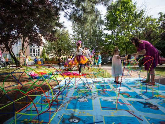 Dzień otwarty w Kuźni Artystycznej - spektakl "O pchle, co manier nie miała" (zdjęcia)