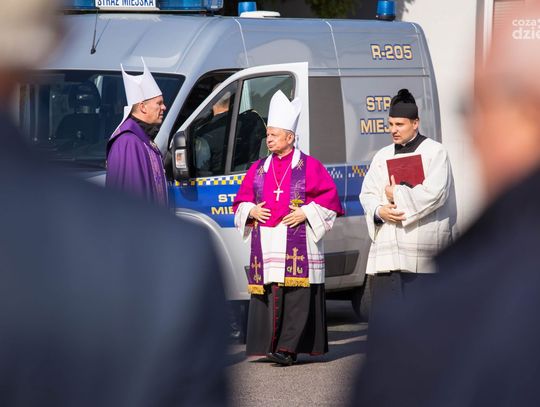 Pochowanie ojca Huberta Czumy na cmentarzu komunalnym przy ul. Ofiar Firleja (zdjęcia) Pochowanie ojca Huberta Czumy na cmentarzu komunalnym przy ul. Ofiar Firleja (zdjęcia)