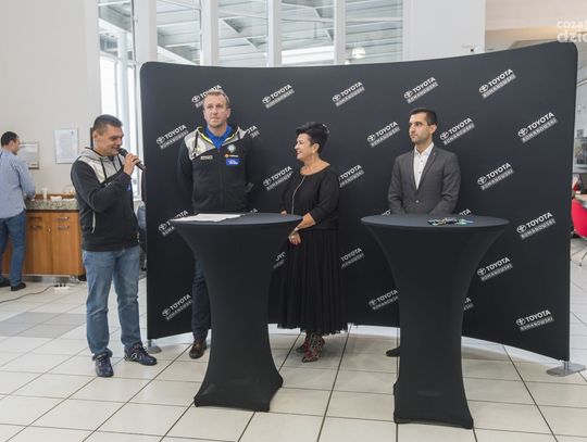 Przekazanie samochodów siatkarzom Cerradu Enei Czarnych Radom przez Toyota Romanowski (zdjęcia) Przekazanie samochodów siatkarzom Cerradu Enei Czarnych Radom przez Toyota Romanowski (zdjęcia)