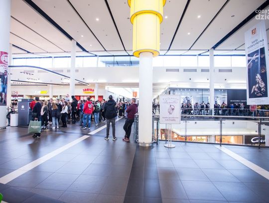 "Szturm" na Galerię Słoneczną (zdjęcia)