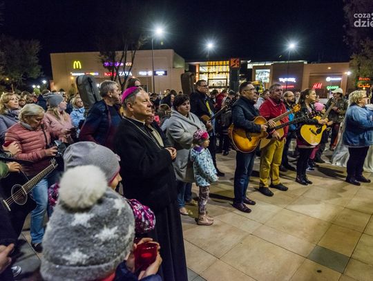 Apel Papieski: Barka na 100 gitar (zdjęcia)