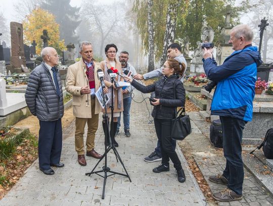 Kwesta na cmentarzu rzymskokatolickim - konferencja (zdjęcia)