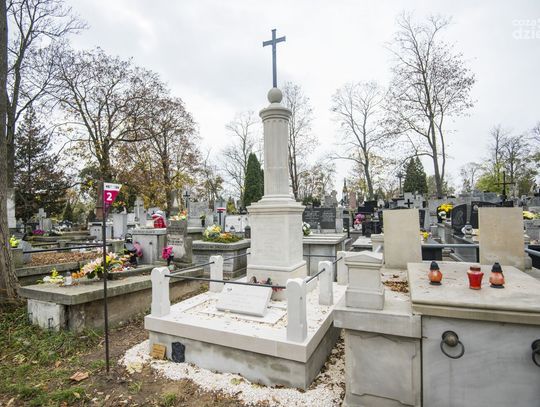 Odbiór konserwatorski nagrobka rodziny Kelles-Krauzów (zdjęcia)