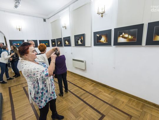 "Patrząc Nieobiektywnie" - wystawa fotografii Leszka Jastrzębiowskiego (zdjęcia) "Patrząc Nieobiektywnie" - wystawa fotografii Leszka Jastrzębiowskiego (zdjęcia)