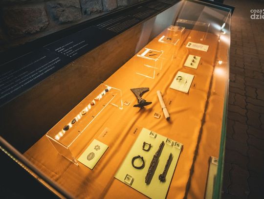 ,,Skarby i tajemnice Piotrówki" - wykład dra Macieja Trzecieckiego (zdjęcia)