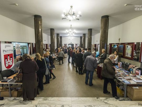 Targi wydawnictw regionalnych (zdjęcia)