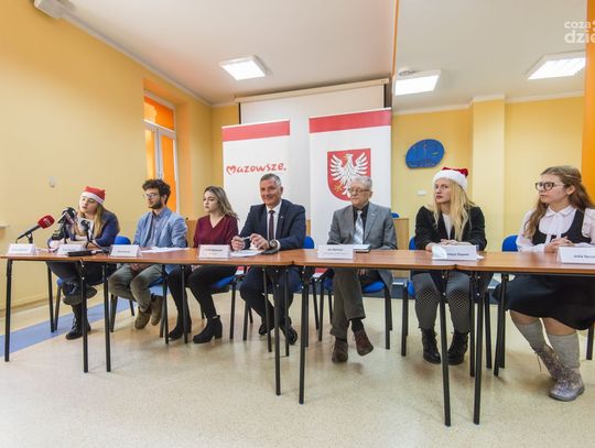 Prezentacja radnych Młodzieżowego Sejmiku Województwa Mazowieckiego (zdjęcia) Prezentacja radnych Młodzieżowego Sejmiku Województwa Mazowieckiego (zdjęcia)