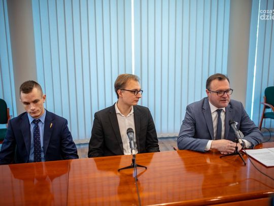 Konferencja w sprawie wyborów Młodzieżowej Rady Miasta (zdjęcia)