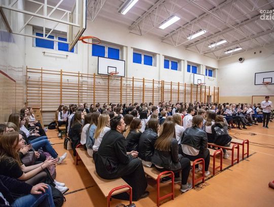 Dzień Patrona w VII LO im. Krzysztofa Kamila
Baczyńskiego (zdjęcia) Dzień Patrona w VII LO im. Krzysztofa Kamila
Baczyńskiego (zdjęcia)