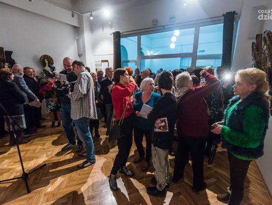 "Trzepot czasu" wystawa asamblaży Marty Sokół w Resursie (zdjęcia) "Trzepot czasu" wystawa asamblaży Marty Sokół w Resursie (zdjęcia)