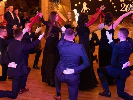 Sezon studniówek zakończony! Zobaczcie, jak bawili się uczniowie radomskich szkół