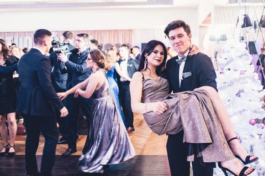 Sezon studniówek zakończony! Zobaczcie, jak bawili się uczniowie radomskich szkół