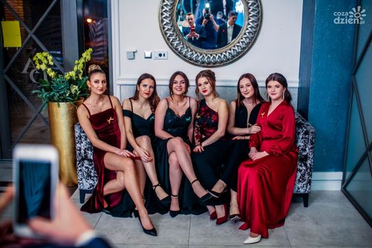 Sezon studniówek zakończony! Zobaczcie, jak bawili się uczniowie radomskich szkół