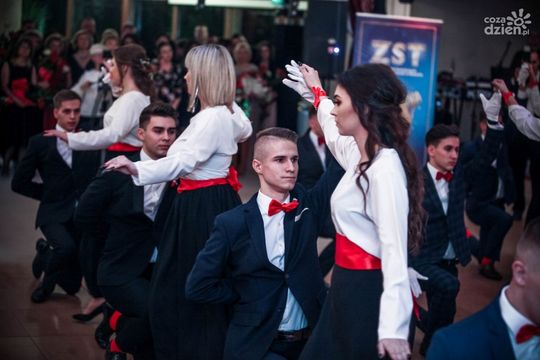 Sezon studniówek zakończony! Zobaczcie, jak bawili się uczniowie radomskich szkół