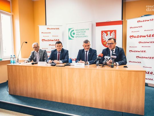 Zdalna opieka nad seniorami – rusza program samorządu województwa (zdjęcia)