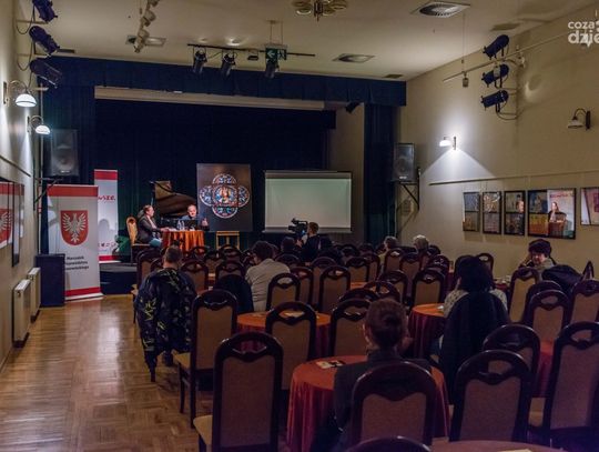 „Słownik języka boskiego” – spotkanie z ks. Kazimierzem Sową w Resursie (zdjęcia)