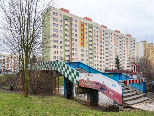 Zamknięta kładka nad ul. Osiedlową (zdjęcia)