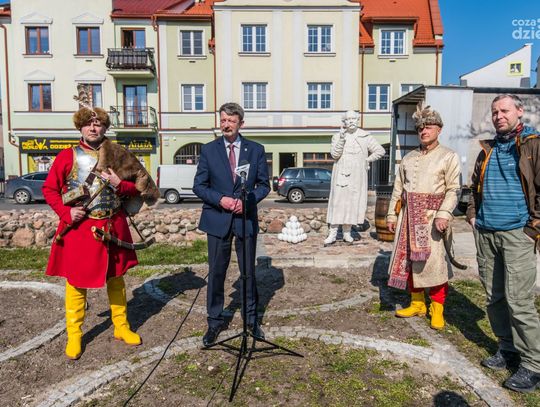 Kolegium odbudowy zamku zaprezentowało gipsowy odlew Onufrego Zagłoby (zdjęcia)