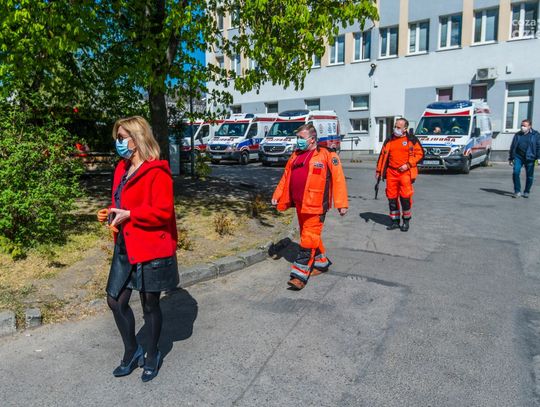 Konrad Frysztak przekazał plyn do dezynfekcji do Radomskiego Szpitala Specjalistycznego (zdjęcia)