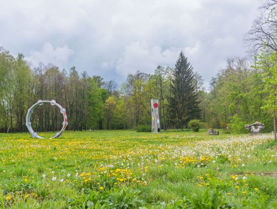 Niedzielny spacer w parku Centrum Rzeźby Polskiej w Orońsku (zdjęcia)