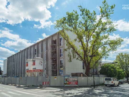 Prace przy elewacji hotelu Hilton Garden Inn (zdjęcia)