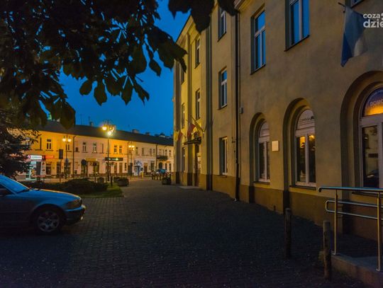 "Dość zabawy w chowanego" - protest pod Kurią (zdjęcia)