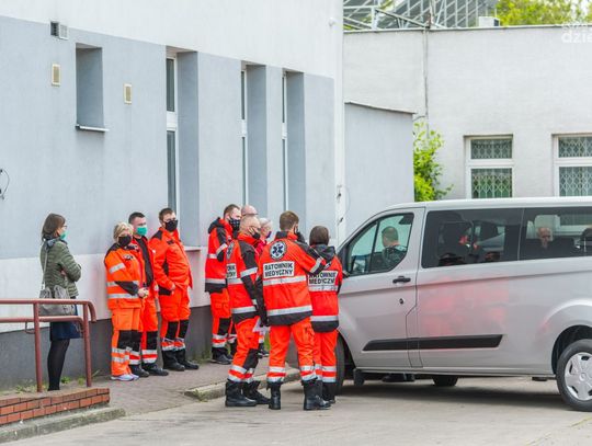 Ostatnie pożegnanie ratownika medycznego zmarłego w wyniku zakażenia koronawirusem (zdjęcia)