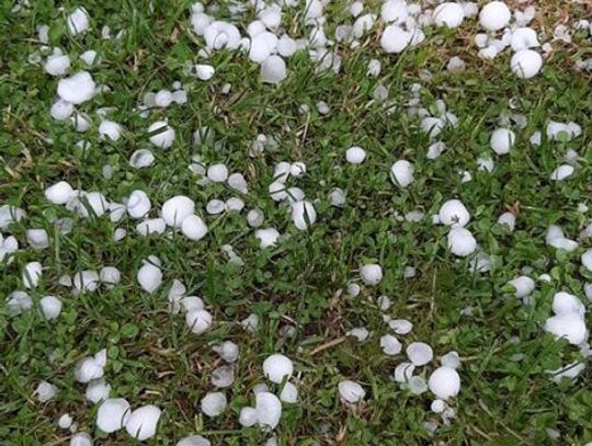 Gradobicie nad Radomiem. W poniedziałek też zapowiadane burze 