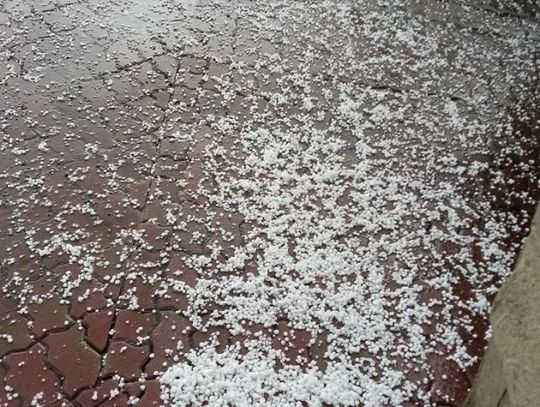 Gradobicie nad Radomiem. W poniedziałek też zapowiadane burze 